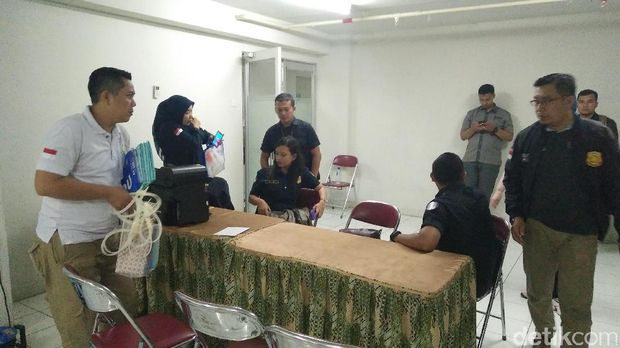 Kantor Imigrasi Jakarta Selatan menggelar razia di Apartemen Kalibata City.