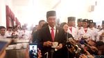 Gaya Jokowi Seruput Kopi Bali