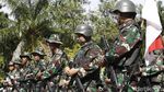 Foto: Ketika Tentara Indonesia dan Malaysia Patroli Bersama