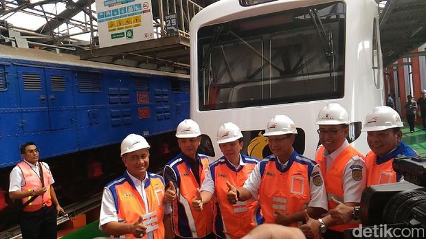 Dirut PT KAI Edi Sukmoro dan seluruh direktur di PT KAI