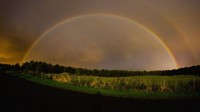 Fenomena moonbow memang cukup langka. Ben Gwynne menangkap pemandangan itu di atas bukit di Skipton, North Yorkshire, Inggris sekitar pukul 19:40 GMT (Dok. BBC)