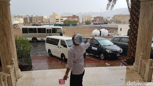 Hujan Mengguyur Madinah, Suhu Panas Turun