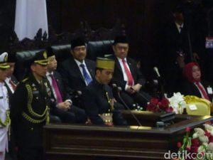 Jokowi Banggakan INKA dan PTDI Tembus Pasar Ekspor