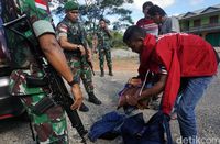 Tentara berjaga di perbatasan.
