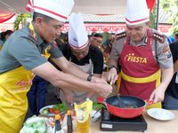 Juga ada lomba memasak dalam kebersamaan itu