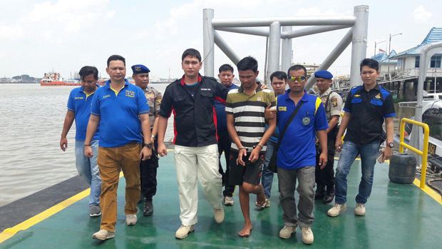 Andika ditangkap setelah mengancam Rozali dengan pedang dan mambawa kabur solar.