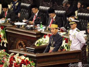 Di Sidang DPR-DPD, Jokowi-JK Jadi Sasaran Selfie Anggota Dewan
