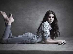Cantiknya Putri Cindy Crawford Jadi Model Jeans