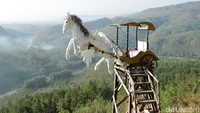 Spot foto berupa kereta yang ditarik oleh makhluk mitos pegasus. Asyik buat foto ala-ala (Randy/detikTravel)