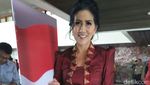 Foto: Bersongket Merah, Venna Melinda Cantik Banget di Sidang Tahunan
