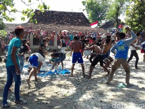 Tawur Nasi, Tradisi Unik Tolak Bala di Rembang