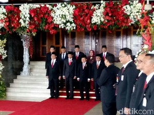 Paripurna RAPBN, Jokowi-JK Berganti Pakaian Jadi Jas