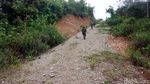 Foto: Melihat Jalur Tikus, Jalan Masuk Barang Selundupan Malaysia ke Indonesia