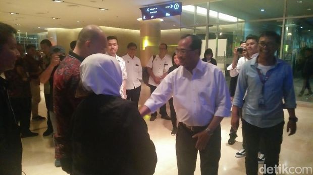 Menhub Budi tiba di acara Indonesia Happy / 