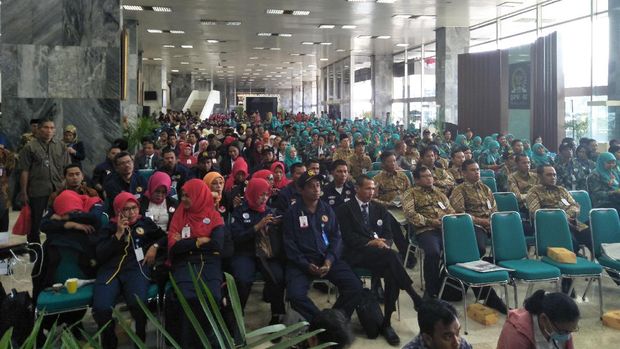 Masyarakat Nobar Pidato Kenegaraan Jokowi di Kompleks Parlemen