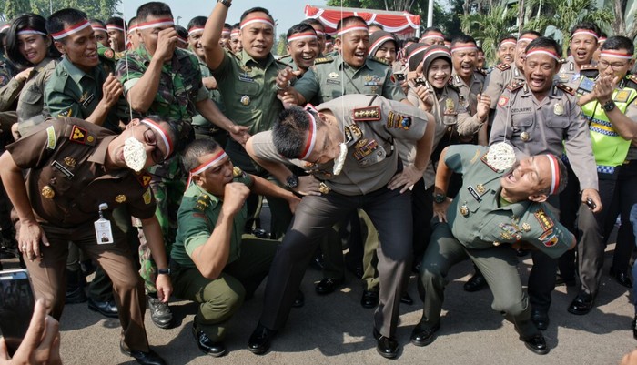 Serunya Polah Tingkah Para Pejabat ini saat Ikut Lomba Agustusan