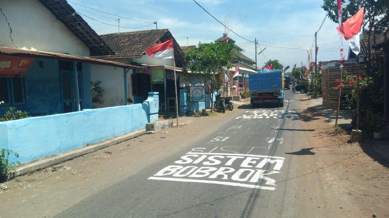 Tolak Digusur, Warga Kediri Pertahankan Makam Desa Tolak Digusur, Warga Kediri Pertahankan Makam Desa
