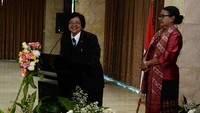 Pada saat menyerahkan penghargaan kepada 17 pemenang yang juga dihadiri Menteri Pemberdayaan Perempuan dan Perlindungan Anak, Yohana Yembise. (dok. KLHK)