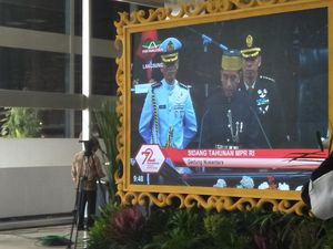 Masyarakat Nobar Pidato Kenegaraan Jokowi di Kompleks Parlemen