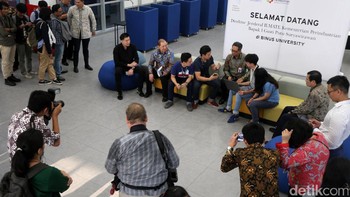 Pemaparan itu terkait pengembangan pusat inovasi Apple di kampus tersebut.