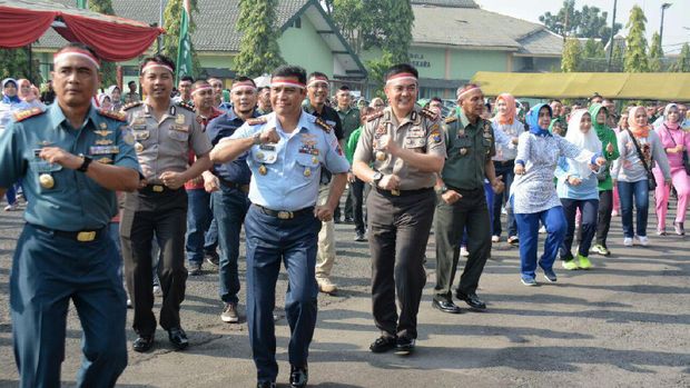 Untuk pemanasan, goyang Maumere adalah pilihannya