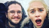 Daenerys Targaryen dan Jon Snow tidak tahu kalau mereka sama-sama punya darah Targaryen sampai musim terakhir Game of Thrones. (dok. HBO GO) 