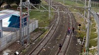 Rute kereta bandara dari Jakarta ke Soetta, antara lain berangkat dari Stasiun Utama Manggarai-Stasiun Sudirman Baru-Stasiun Duri- Stasiun Batu Ceper-berakhir di Stasiun Bandara Soetta. Totalnya sepanjang 36,4 kilometer (km).