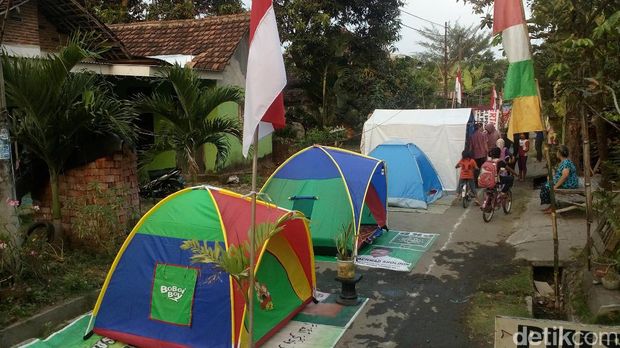 Menginap di Tenda, Cara Unik Warga Mojokerto Sambut HUT RI