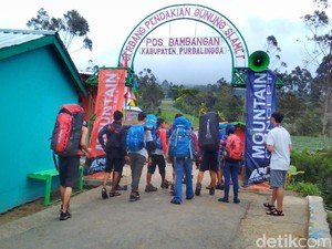 Ribuan Pendaki akan Ikuti Upacara HUT RI di Puncak Gunung Slamet