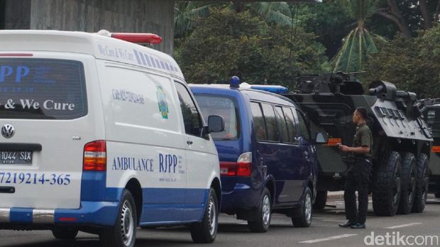 Jelang Kedatangan Jokowi, Panser dan Paspampres Disiagakan di DPR