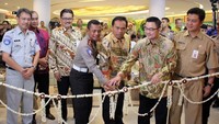 Hadir dalam acara tersebut Sekda Provinsi DKI Jakarta, Syaefullah bersama Direktur Bisnis Bank DKI, Antonius Widodo Mulyono dengan didampingi Dirlantas Polda Metro Jaya, Halim Pagarra, Kepala Cabang Jasa Raharja DKI Jakarta, Dellya Indra.  Foto: dok. Samsat DKI