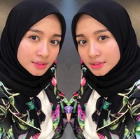 Kali ini Laudya Cynthia Bella menerapkan makeup natural berkonsep merah muda. Di lihat dari segi mana pun parasnya tetap memesona. (Foto: Dok. Instagram)