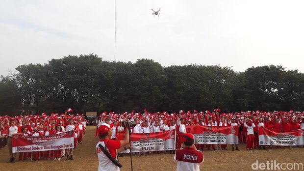 Peserta berkumpul di Lapangan Banteng, Jakpus
