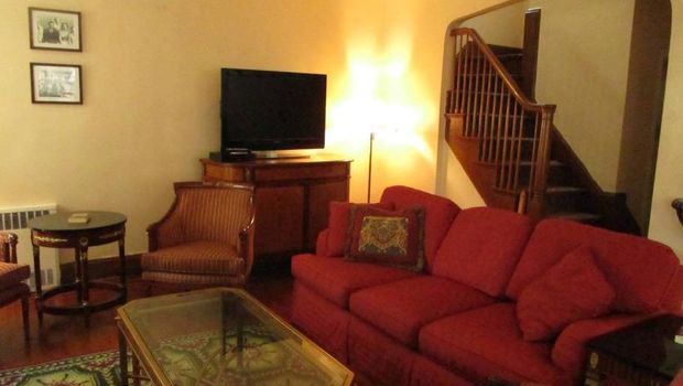 Ruang santai yang nyaman (Airbnb)