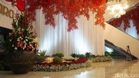 Kain merah putih bercorak warna senada menghiasi mulai dari pintu masuk Gedung Parlemen (Foto: Bagus Prihantoro Nugroho/detikcom)