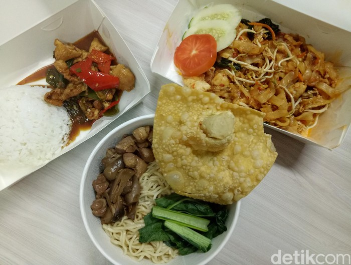 Bakmitopia Gurih Mantap Bakmi  Ayam  Komplet dan Nasi Ayam  