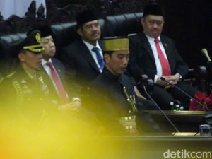 Jokowi: Kita Berani Tenggelamkan Kapal Ilegal dan Bubarkan Petral