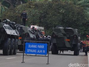 Jelang Kedatangan Jokowi, Panser dan Paspampres Disiagakan di DPR