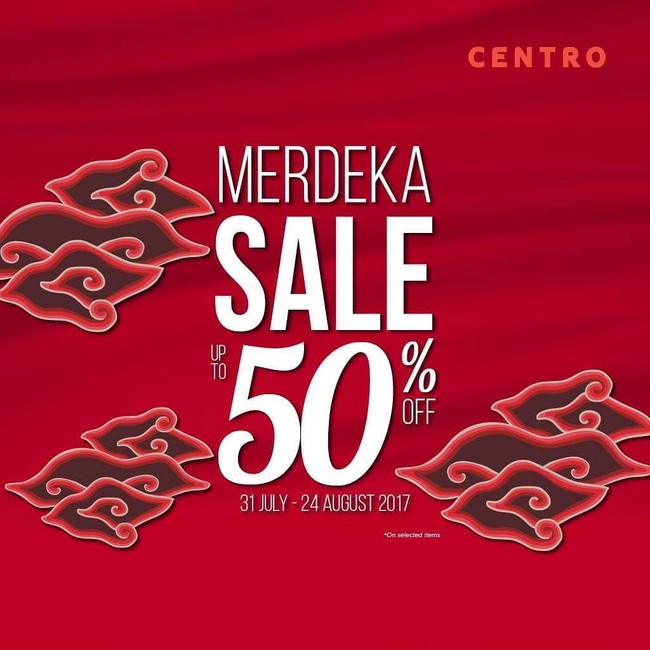 Department store Centro pun memberi potongan hingga setengah harga. Di sana, Anda bisa menemukan barang diskon dari brand-brand ternama. Apalagi untuk pemegang Parkson Centro Card yang bisa mendapat diskon tambahan.
