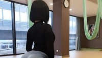 Gao pun mengaku bentuk bokong yang dimilikinya itu asli bukan hasil operasi ataupun implan. (Foto: Dok. Instagram/_gaoqian_)