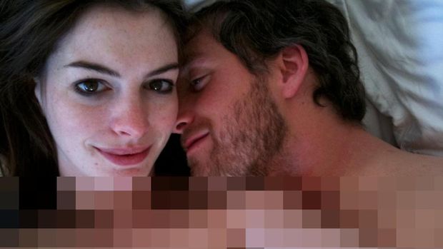 Ini Foto-foto Intim Anne Hathaway yang Diretas