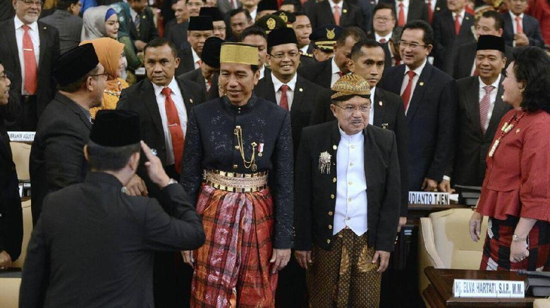 Jokowi Ungkap Alasan Pakai Baju Adat Bugis di Sidang Tahunan Jokowi Ungkap Alasan Pakai Baju Adat Bugis di Sidang Tahunan