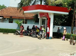 Heboh Pertamax dan Pertalite Warnanya Sama, SPBU Cisauk Tetap Ramai