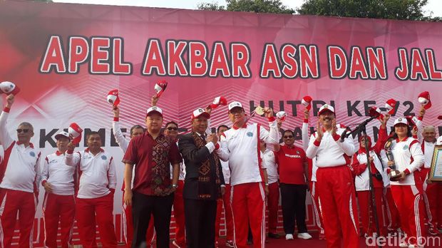 Penghargaan juga diberikan oleh Lembaga Prestasi Indonesia Dunia (LEPRID)