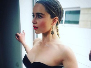 Emilia Clarke Janjikan Kencan untuk Donatur Virus Corona, Ini Profilnya