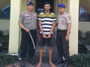 Paksa Minta Solar, Andika Ancam Rozali dengan Pedang