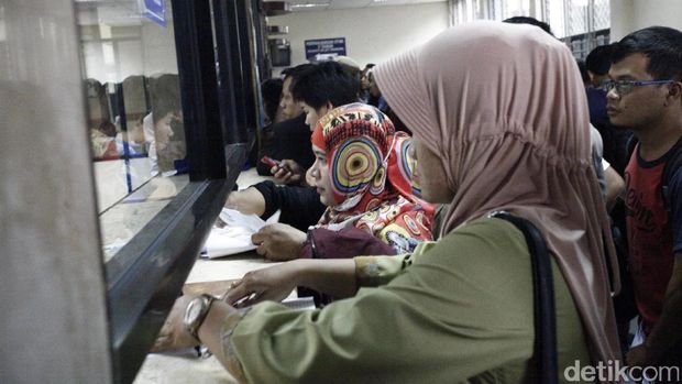 Pembayaran pajak tahunan kendaraan di Samsat