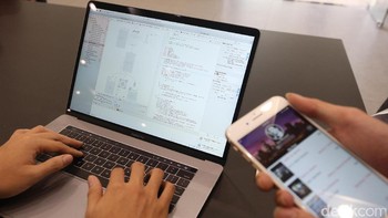 Sebagai catatan, Apple menanamkan investasi senilai USD 44 juta yang digelontorkan selama 3 tahun untuk pengembangan riset teknologi di Indonesia.