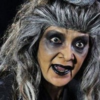 Usai syuting Misteri Gunung Berapi berakhir pada 2003. Farida kembali lagi berakting pada 2012 di film Mama Minta Pulsa. Bergenre horor komedi, Farida juga berperan sebagai mak lampir yang menagih pulsa pada penerima SMS mama minta pulsa. Foto: istimewa.