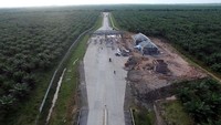 Progres ini jauh dari yang diharapkan dari rencana 81,5%. Kendala lahan menghambat pembangunan proyek tol tersebut di seksi I, di antaranya ada tiga bidang tanah yang belum dibebaskan di desa Tanjung Mulia, Kabupaten Labuhanbatu Selatan. Hal ini membuat seksi 1 Tol Medan-Binjai diproyeksi baru bisa beroperasi pada Oktober tahun depan. Pool/Hutama Karya.